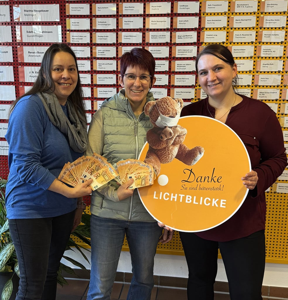Die Verantwortlichen der Adventsfensteraktion in Baar beschlossen kurzerhand, den erzielten Erlös einem guten Zweck zu spenden. So durfte sich die Elterninitiative krebskranker Kinder in Augsburg über eine Unterstützung in Höhe von 1.847,45,- € freuen.