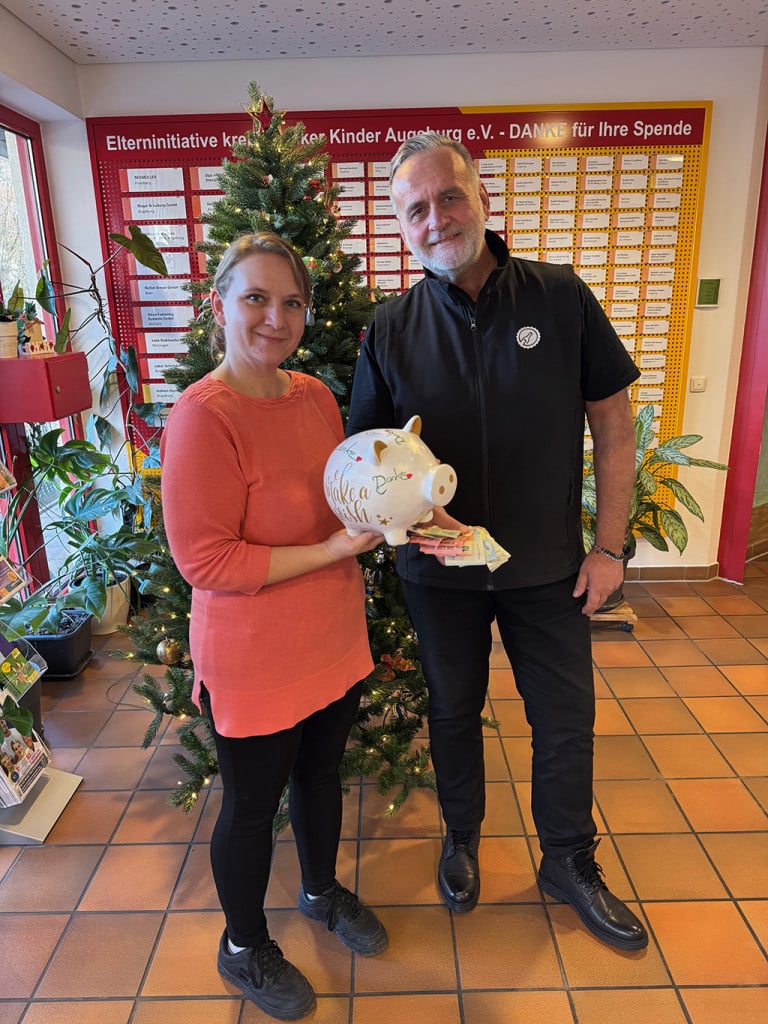 Die Mitarbeitenden der Flaschenpost in Augsburg haben über das ganze Jahr hinweg immer wieder fleißig gesammelt – und dabei knapp 500,- Euro zusammengetragen.