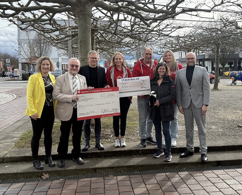 Minister Dr. Mehring und Landtagsabgeordnete Jakob sammeln 1.000,-€ beim Kinotag.