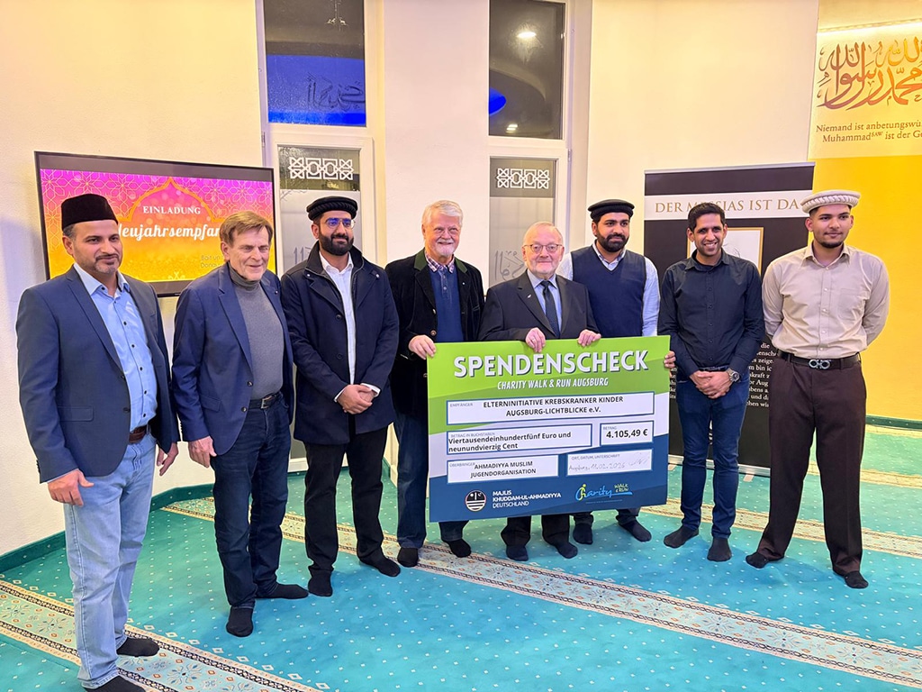 Seit 2007 hat sich der Benefizlauf der Jugendorganisation der Ahmadiyya Muslim Jamaat „Charity Walk & Run“ etabliert und wird bundesweit mittlerweile an 15 Standorten ausgetragen.