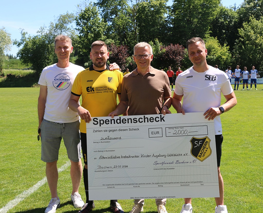 Die Fußballer der Sportfreunde Bachern e. V. unterstützen die Elterninitiative krebskranker Kinder in Augsburg mit einer Spende in Höhe von 2.000,- €.